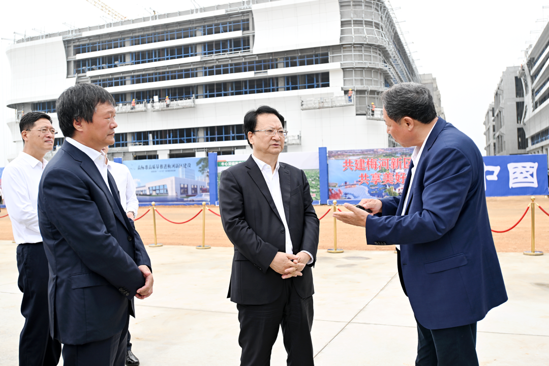 9月9日，省委書(shū)記景俊海到梅河口市調研，在梅河皓月肉牛產(chǎn)業(yè)綜合加工項目現場(chǎng)詳細了解肉牛養殖、加工、交易全產(chǎn)業(yè)鏈運行情況。.png